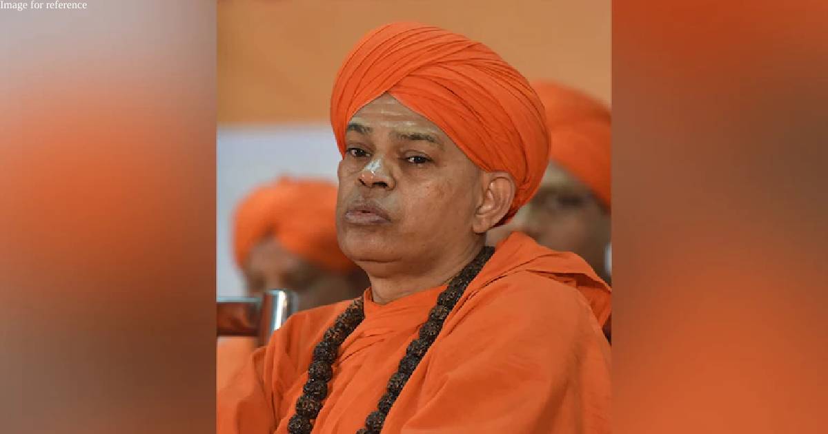 Murugha mutt seer shifted to district hospital after complaining chest pain